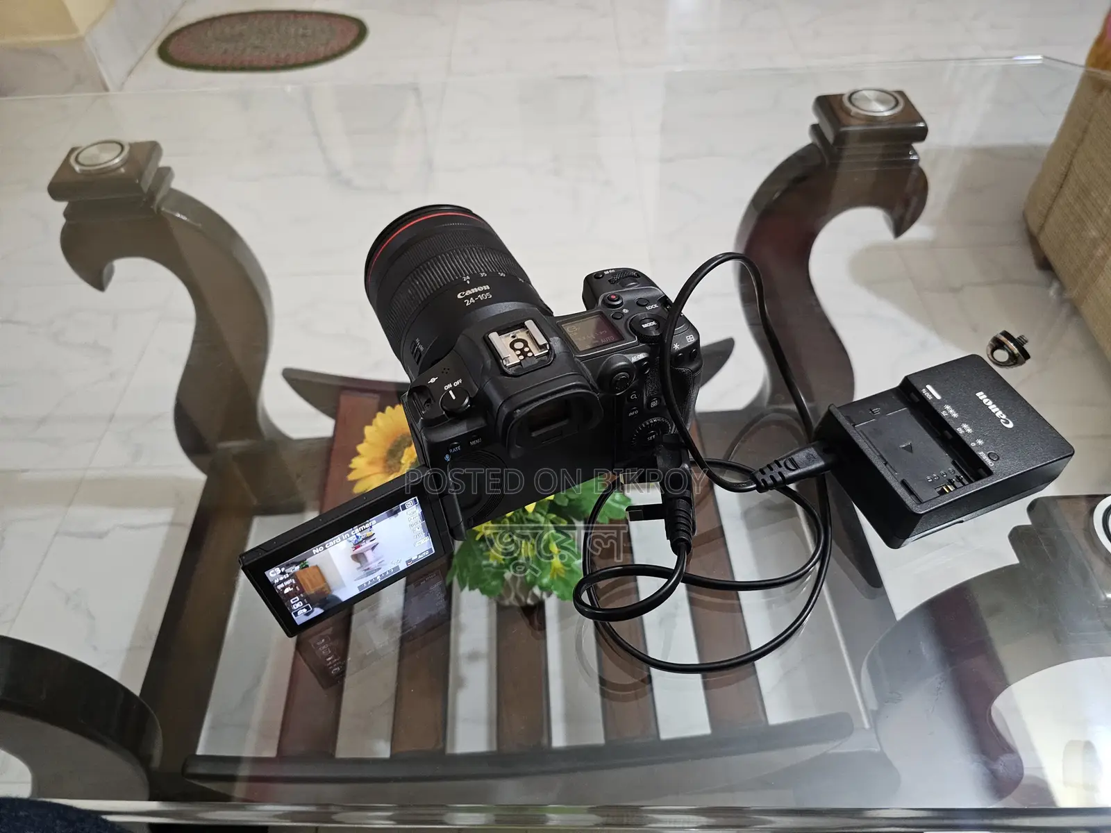 Canon EOS R5 Mirrorless Camera Paired With RF24-105mm F/4l IS USM Lens