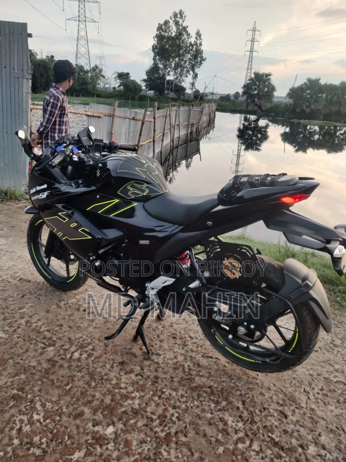 সুজুকি গিক্সার SF ২০২৫ ব্ল্যাক