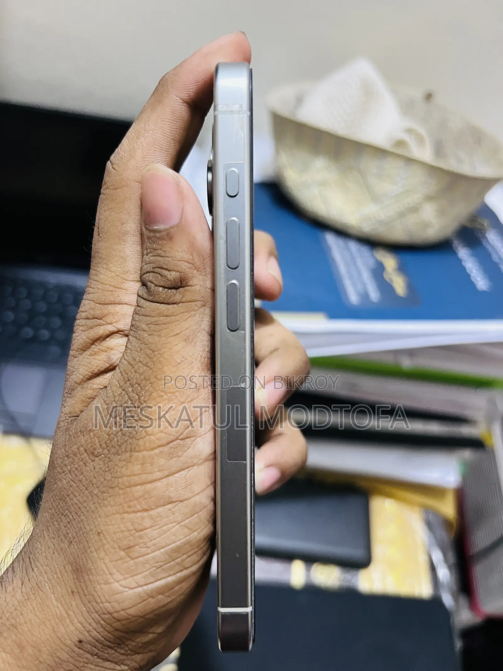 অ্যাপল আইফোন ১৫ প্রো ২৫৬ জিবি হোয়াইট