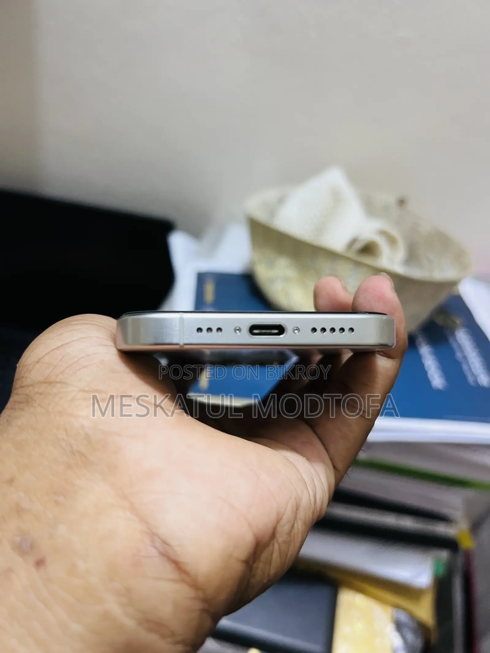 অ্যাপল আইফোন ১৫ প্রো ২৫৬ জিবি হোয়াইট