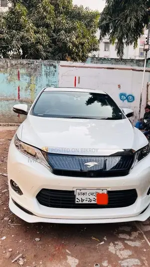 টয়োটা হ্যারিয়ার ২.৫ হাইব্রিড ফোর-হুইল ড্রাইভ ২০১৫ পার্ল