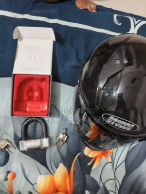 বাইক লক এবং হেলমেট