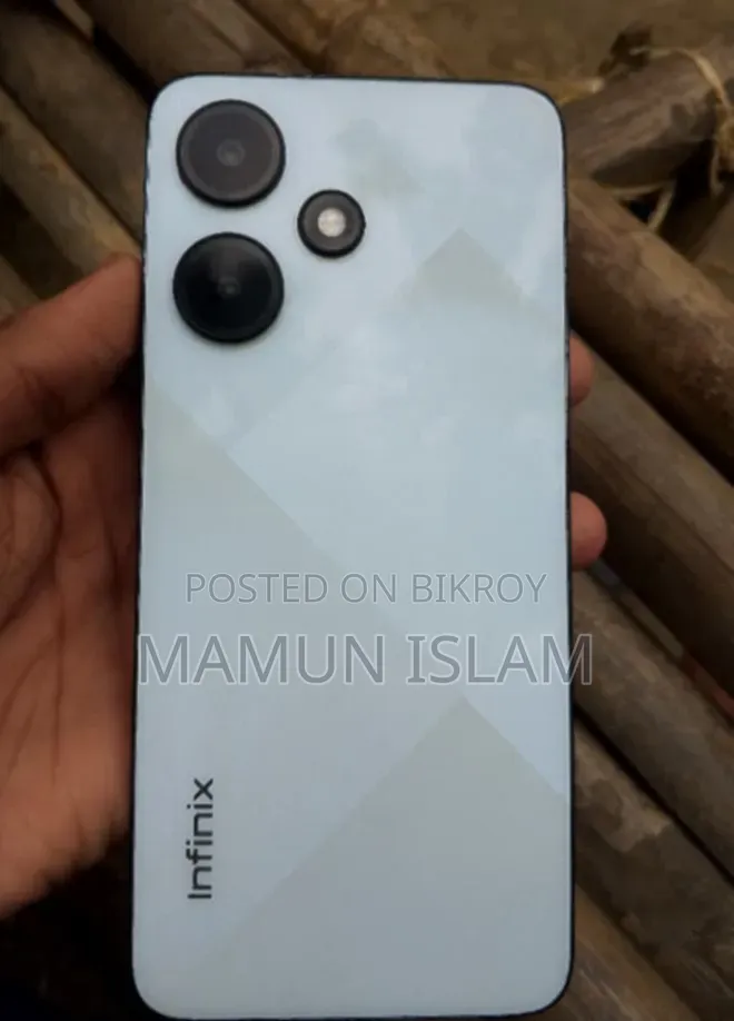 ইনফিনিক্স হট ৩০আই ১২৮ জিবি সাদা