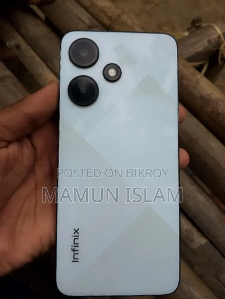 ইনফিনিক্স হট ৩০আই ১২৮ জিবি সাদা