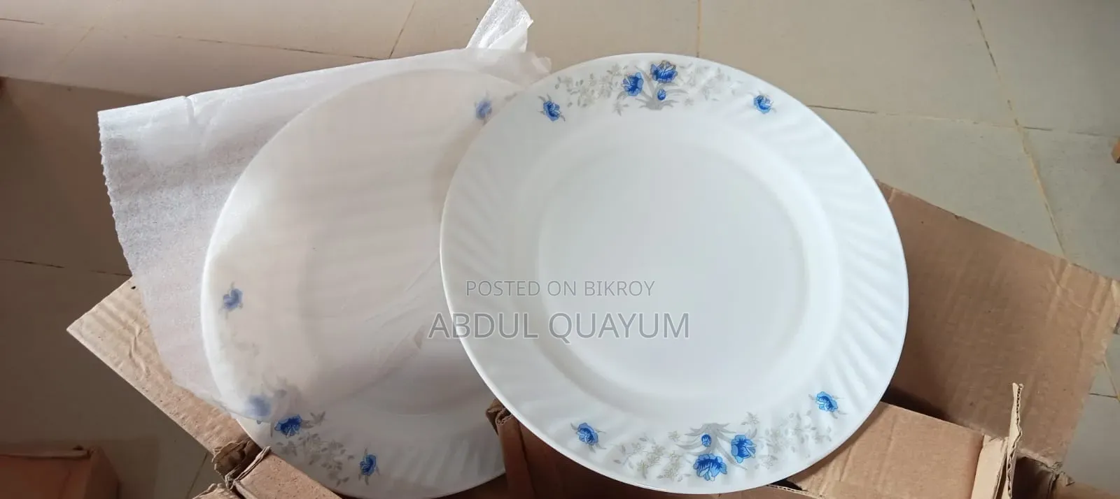A 32-piece dinner set will be sold.