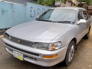 টয়োটা করোলা ২.০ লিটার হ্যাচব্যাক ২০০১ সিলভার