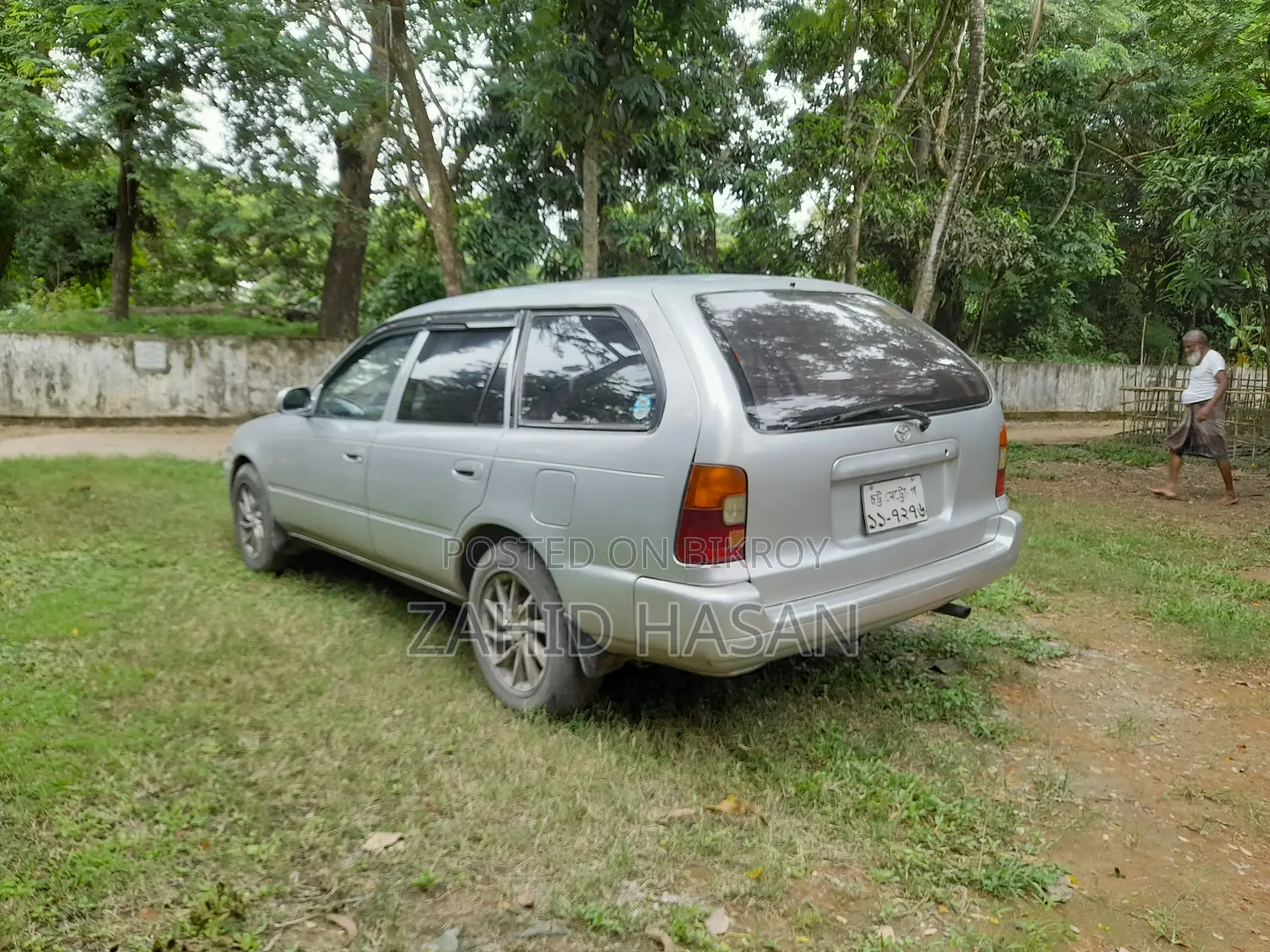 টয়োটা করোলা ২.০ লিটার হ্যাচব্যাক ২০০১ সিলভার