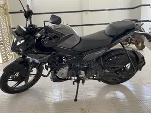হিরো এক্সট্রিম ১২৫আর ২০২৫ কালো