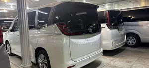 Toyota Noah 2022 Pearl