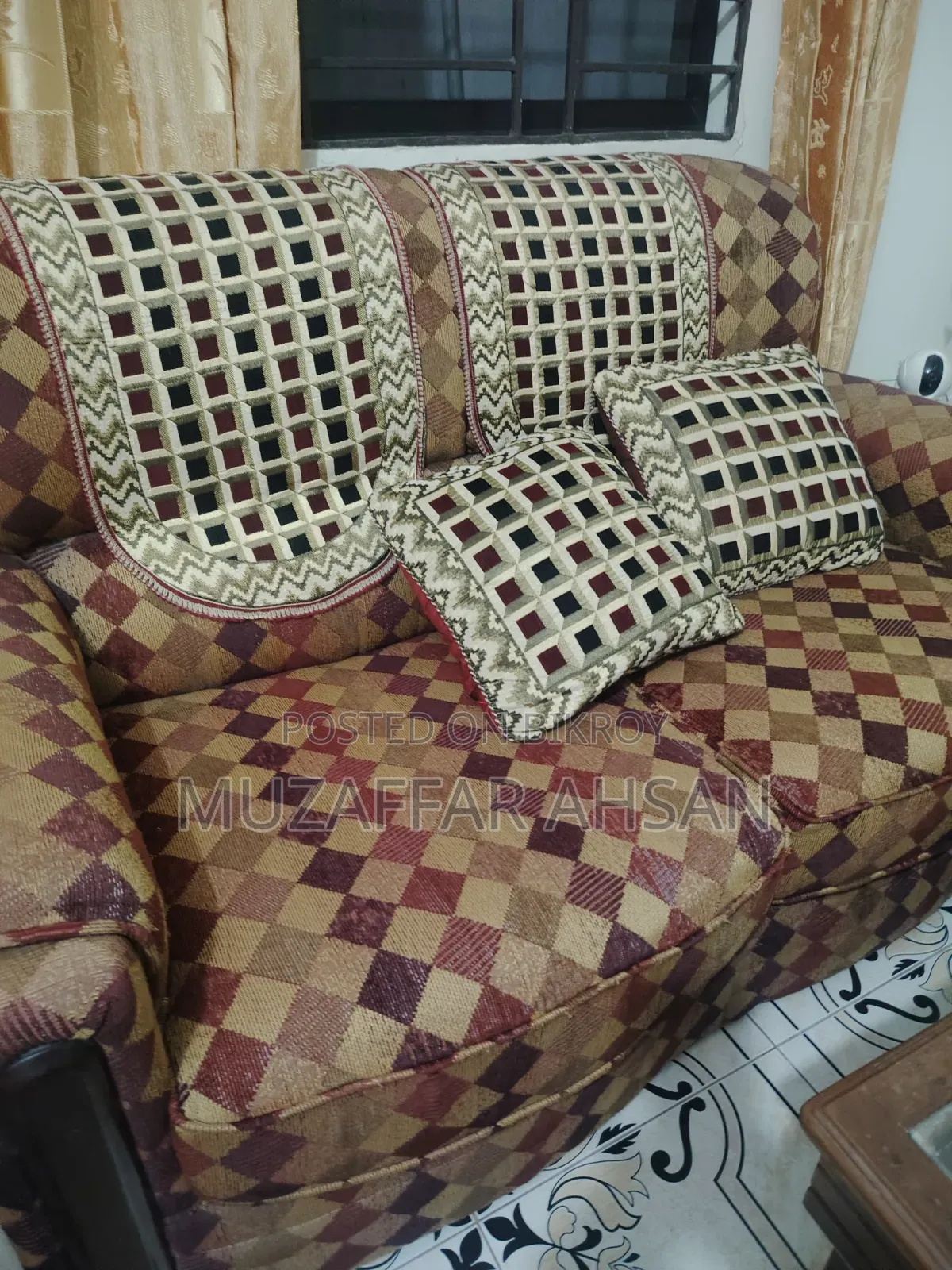 Showcase - Sofa