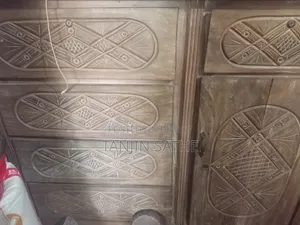 আলমারি বিক্রি করতে চাই