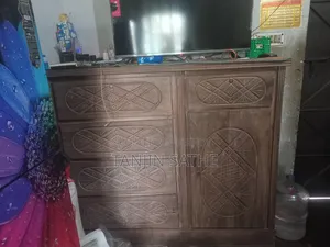 আলমারি বিক্রি করতে চাই