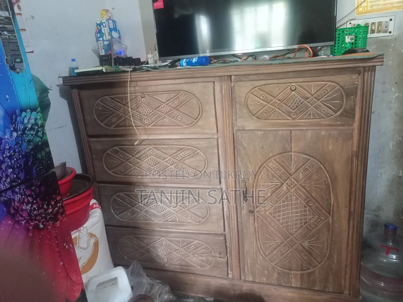 আলমারি বিক্রি করতে চাই
