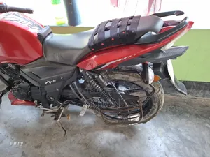 TVS Apache RTR 160 2V 2023 Red