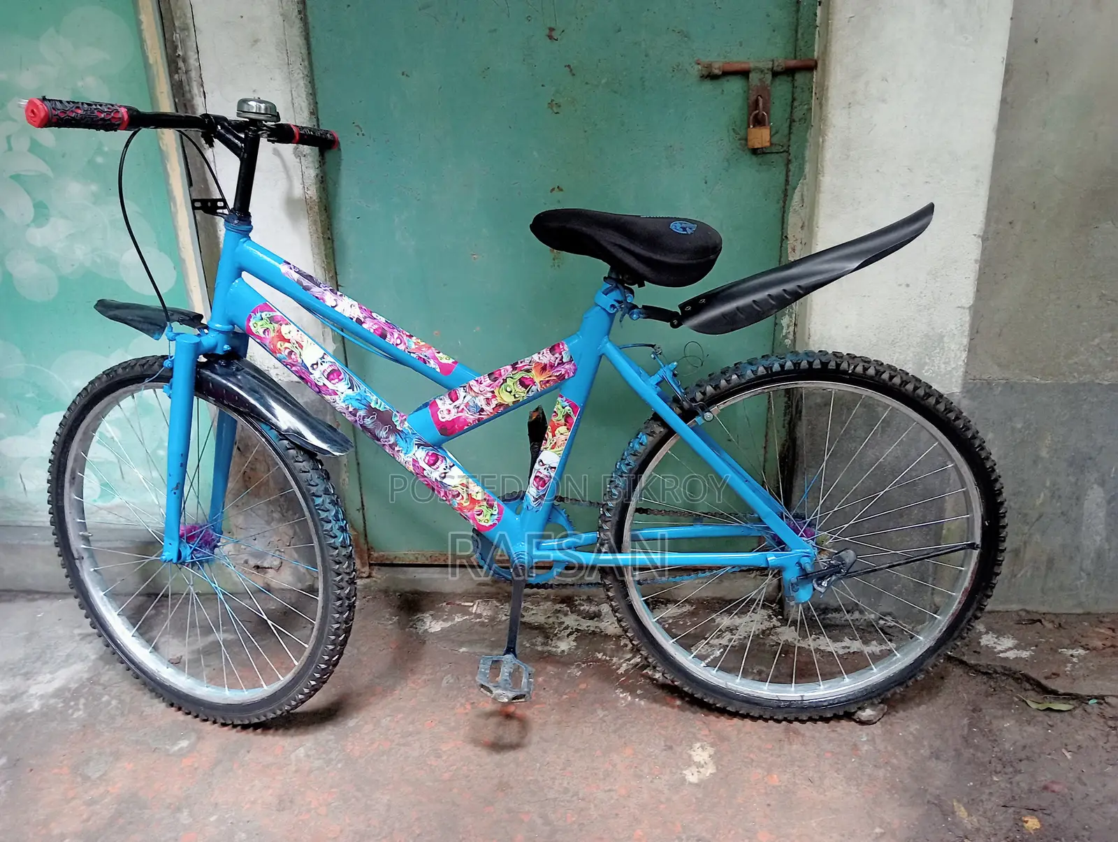 Willing to sell bicycle