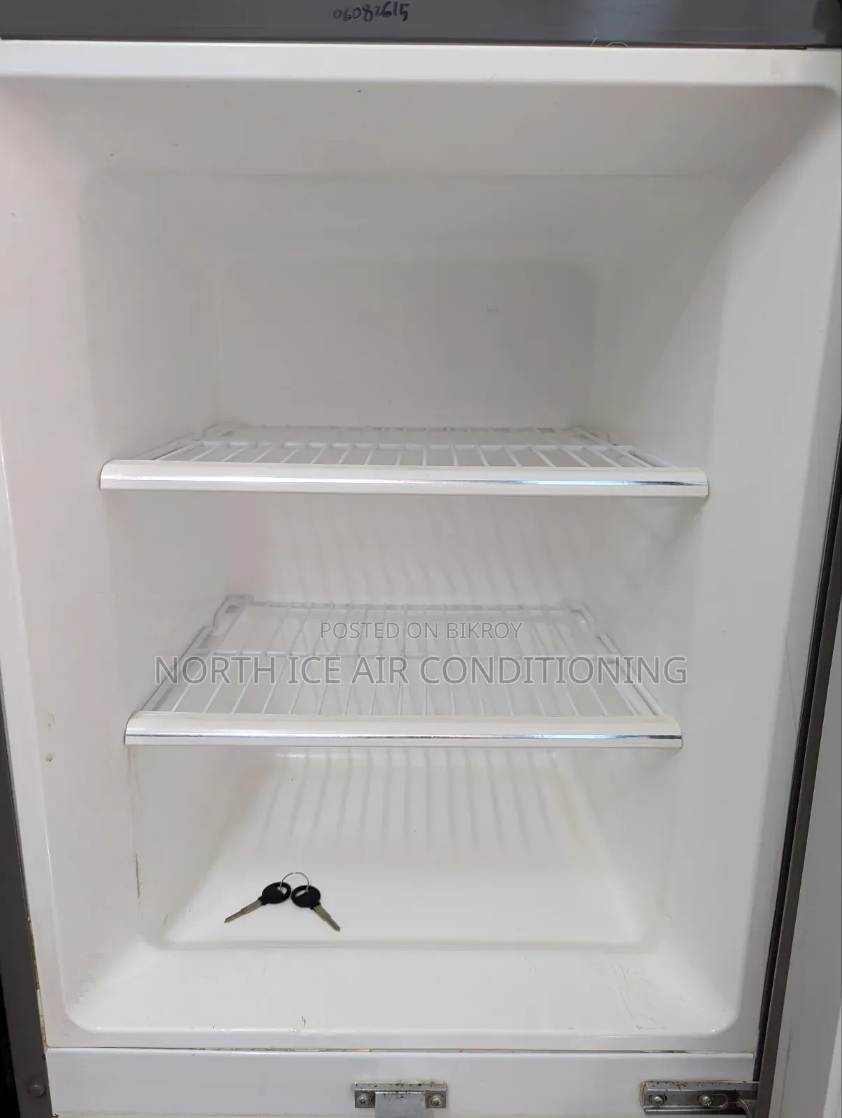Walton Golapi Colour Glass Door Fridge 184 Ltr.
