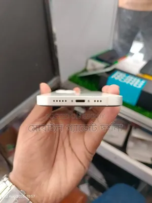 অ্যাপল আইফোন ১৩ ১২৮ জিবি হোয়াইট