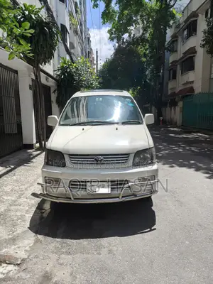 টয়োটা নোয়া ২.০ এফডব্লিউডি (৮ সিটার) ২০০১ সাদা