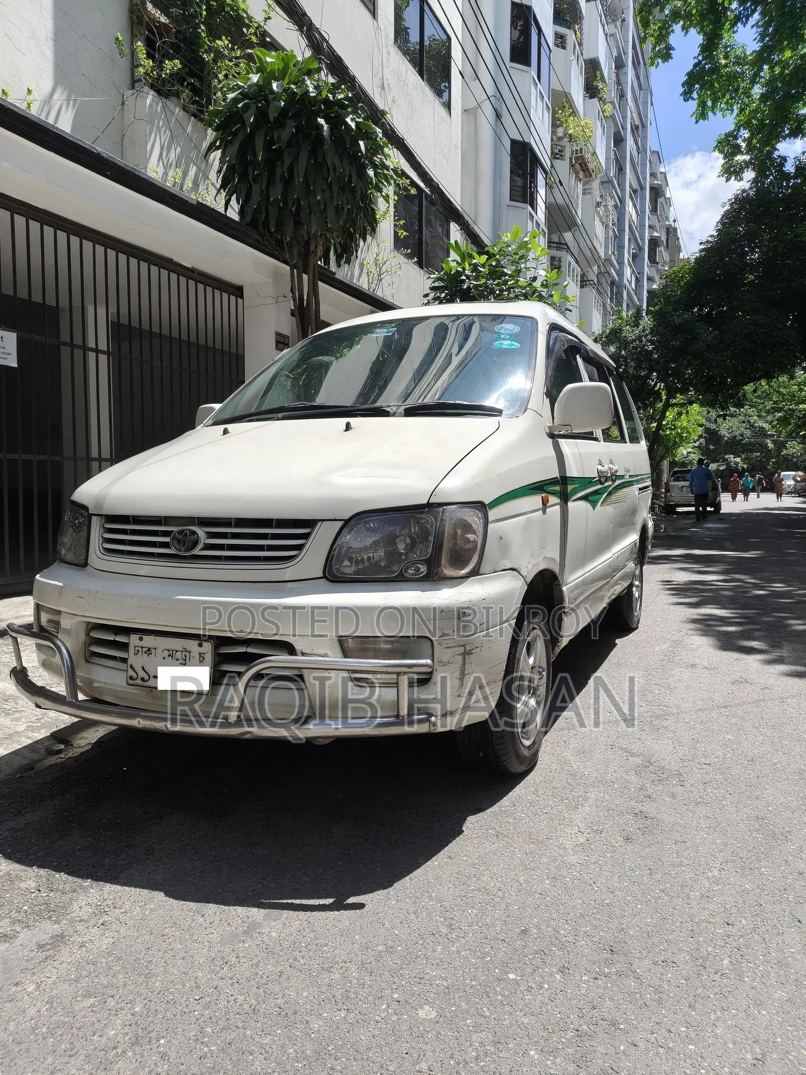 টয়োটা নোয়া ২.০ এফডব্লিউডি (৮ সিটার) ২০০১ সাদা