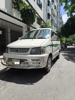 টয়োটা নোয়া ২.০ এফডব্লিউডি (৮ সিটার) ২০০১ সাদা