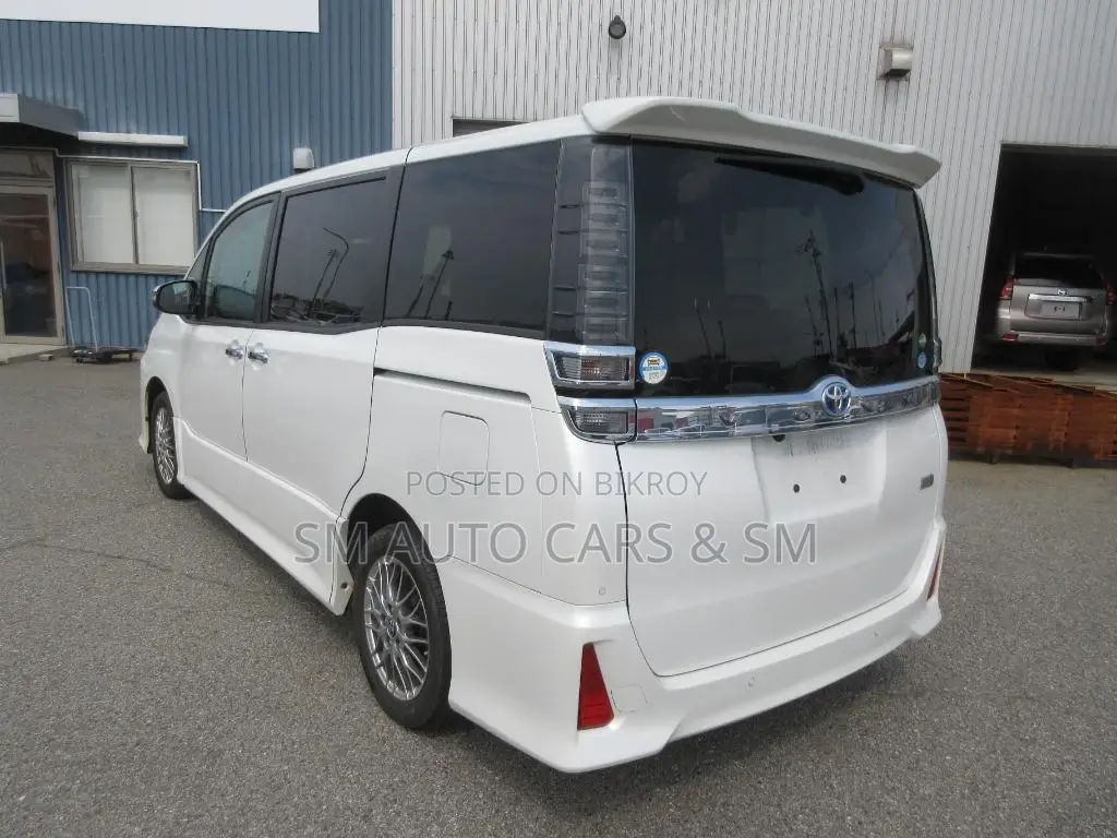 Toyota Voxy Hybrid ZS Kirameki III 2WD 7-Seater 2021 Pearl
