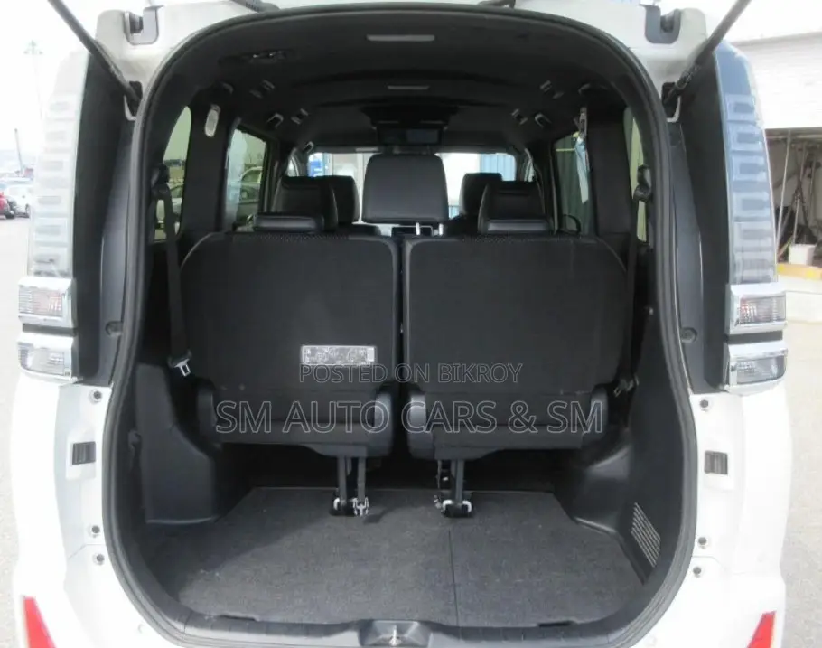 Toyota Voxy Hybrid ZS Kirameki III 2WD 7-Seater 2021 Pearl