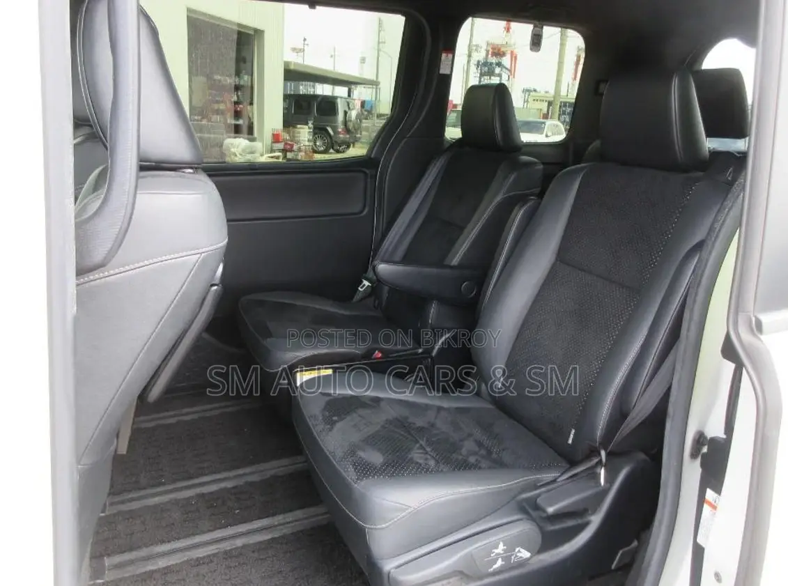 Toyota Voxy Hybrid ZS Kirameki III 2WD 7-Seater 2021 Pearl