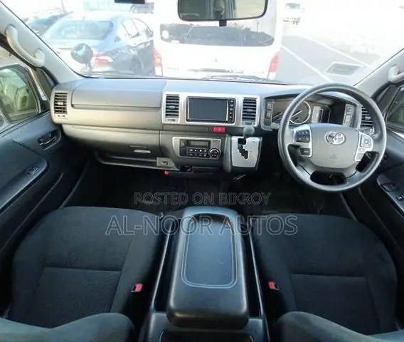 Toyota HiAce 2021 Silver