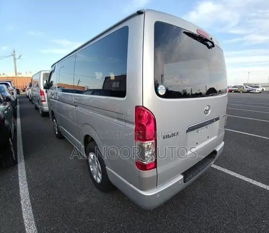Toyota HiAce 2021 Silver