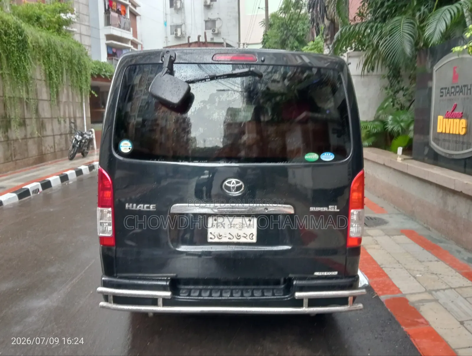Toyota HiAce 2012 Black