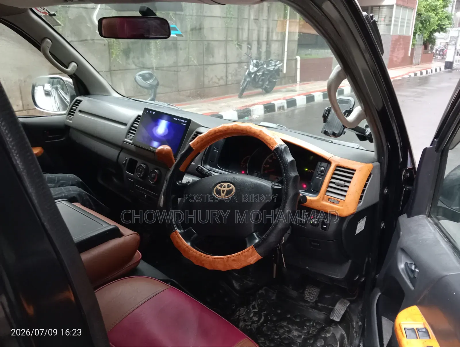 Toyota HiAce 2012 Black