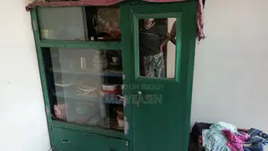স্টিলের শোকেস
