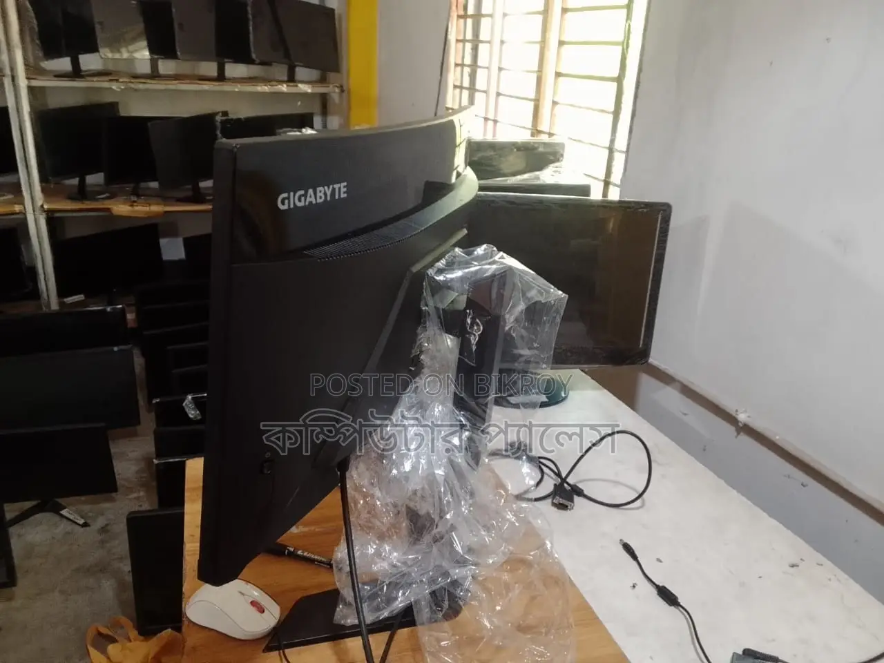 GIGABYTE Curve Gaming 27 Inch IPS Borderless Monitor 100% Fresh