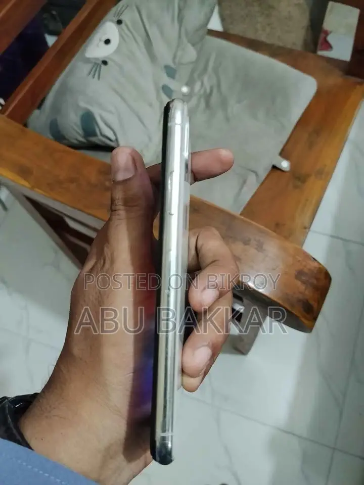Apple iPhone X 64 GB White