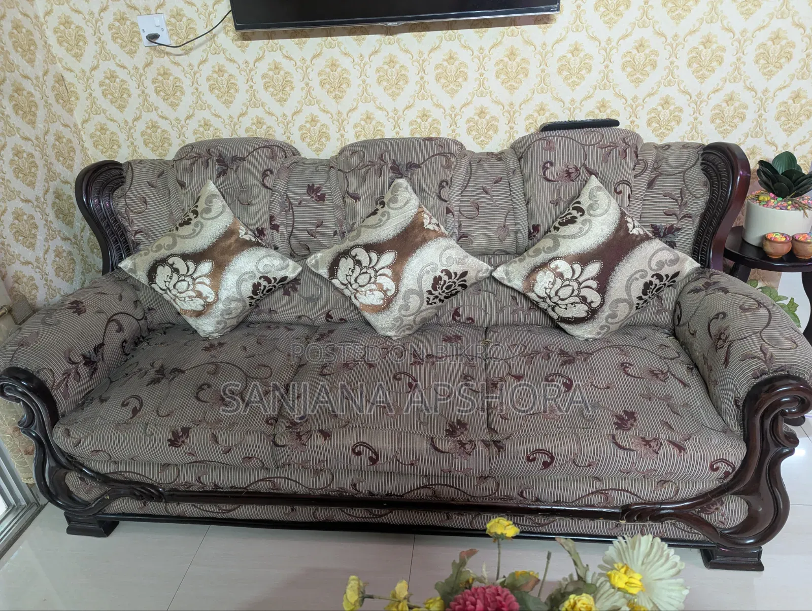 Mehguni Wood Sofa Set