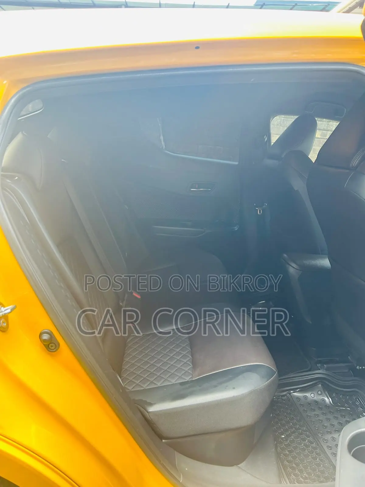 Toyota C-Hr XLE FWD Sport Utility (2.0L 4cyl 2AM) 2018 Yellow