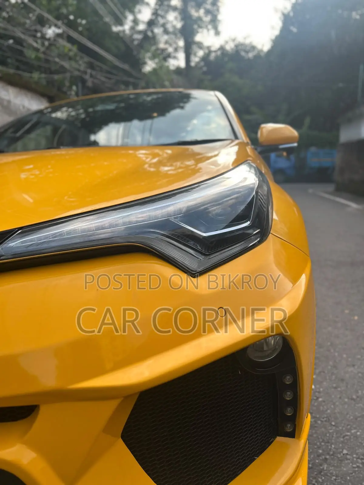 Toyota C-Hr XLE FWD Sport Utility (2.0L 4cyl 2AM) 2018 Yellow
