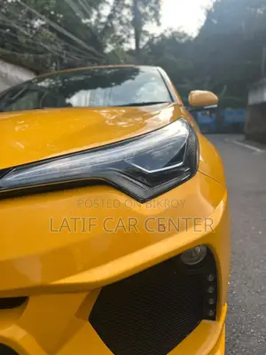 Toyota C-Hr XLE FWD Sport Utility (2.0L 4cyl 2AM) 2018 Yellow