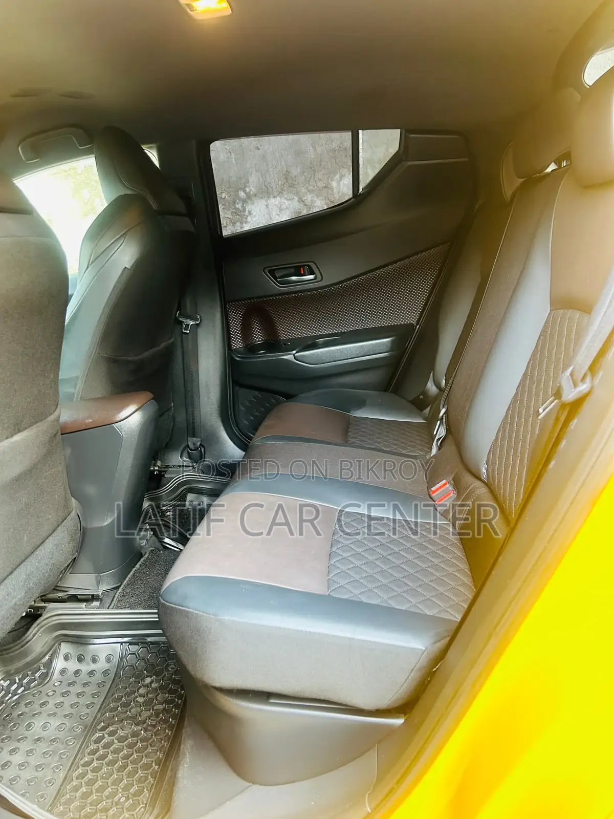 Toyota C-Hr XLE FWD Sport Utility (2.0L 4cyl 2AM) 2018 Yellow