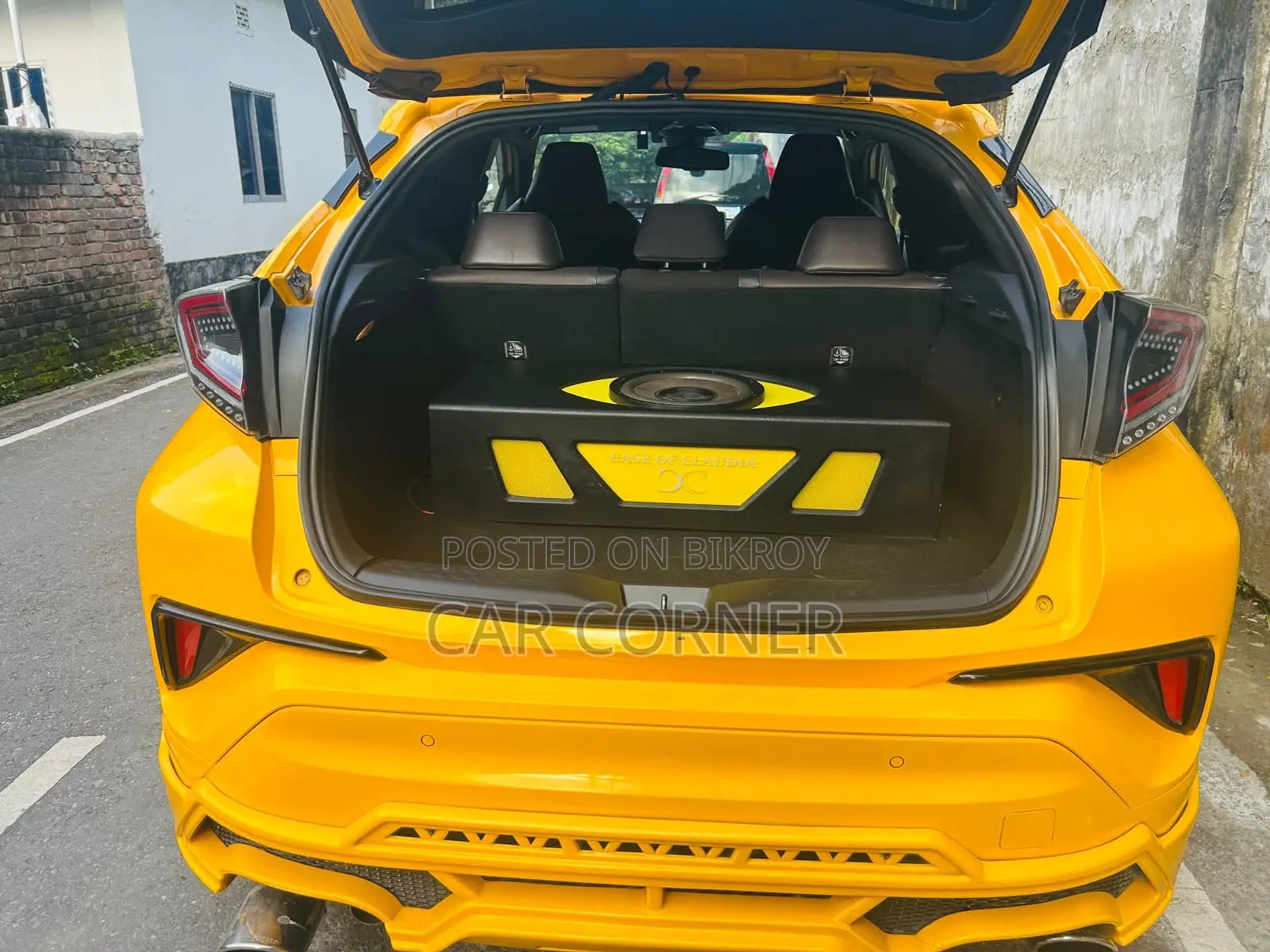 Toyota C-Hr XLE FWD Sport Utility (2.0L 4cyl 2AM) 2018 Yellow