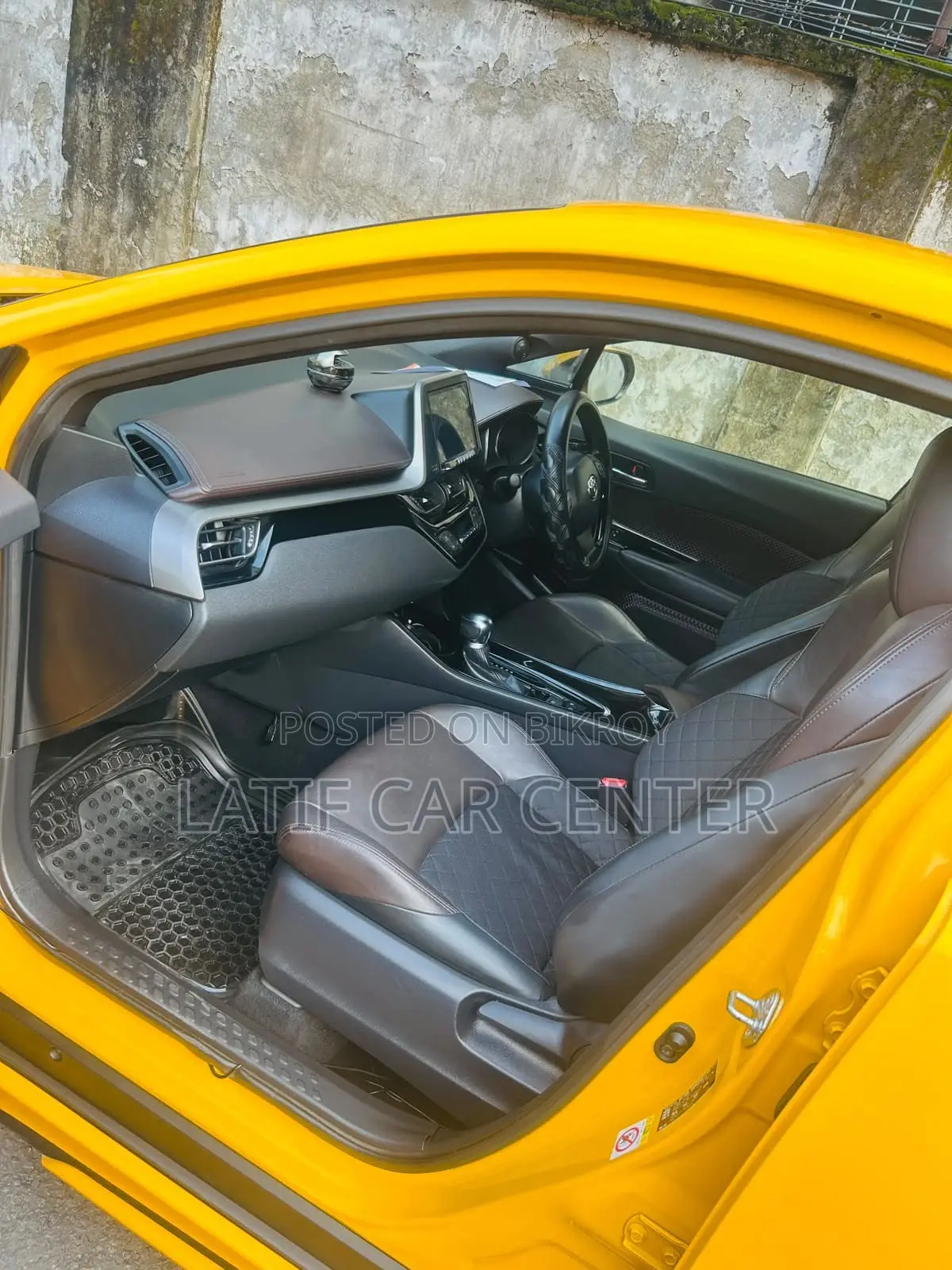 Toyota C-Hr XLE FWD Sport Utility (2.0L 4cyl 2AM) 2018 Yellow