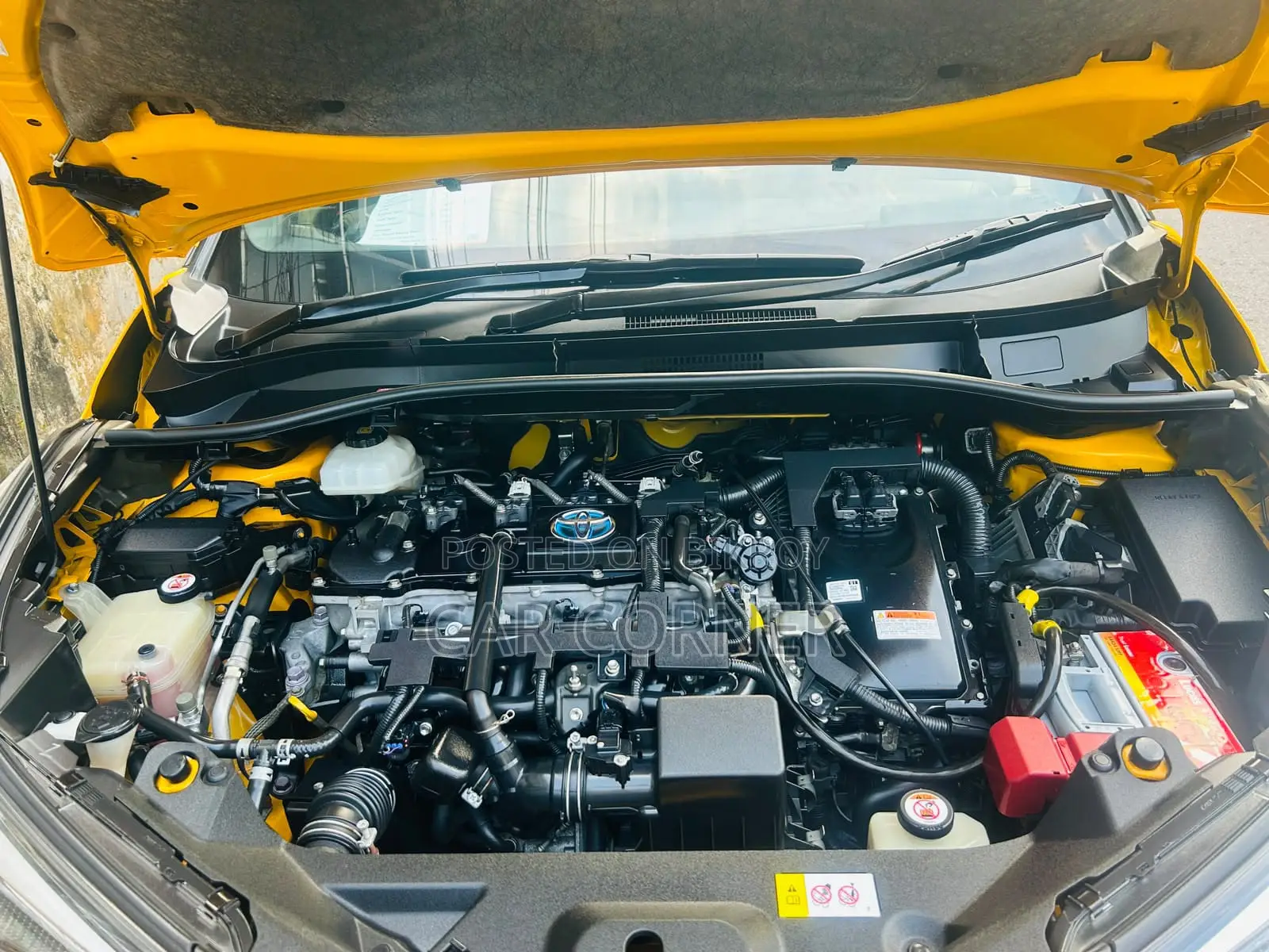 Toyota C-Hr XLE FWD Sport Utility (2.0L 4cyl 2AM) 2018 Yellow
