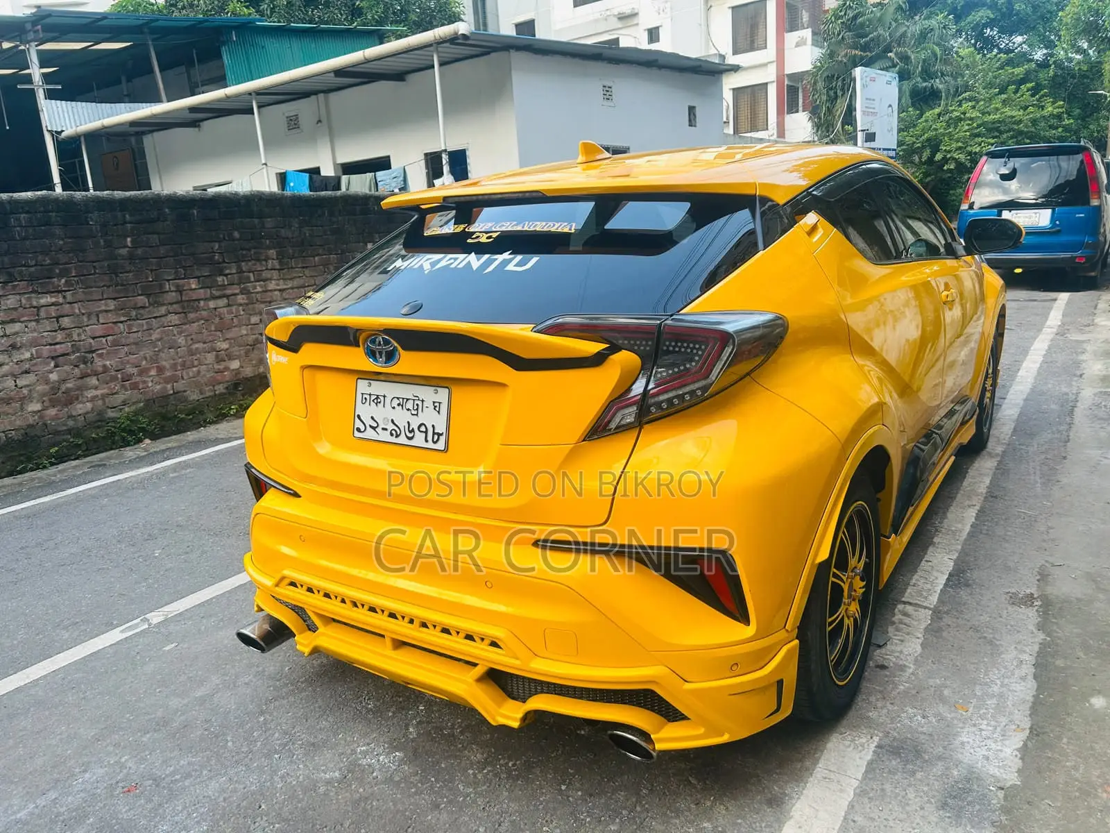 Toyota C-Hr XLE FWD Sport Utility (2.0L 4cyl 2AM) 2018 Yellow