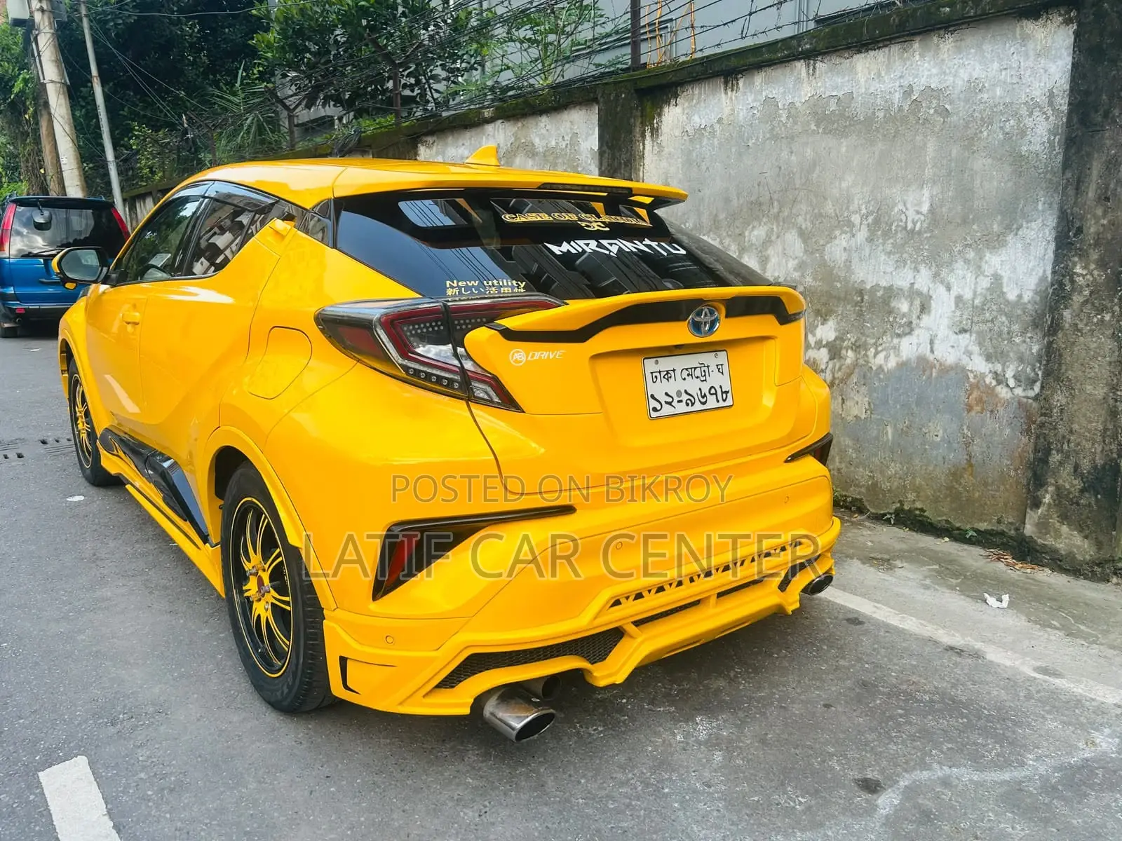 Toyota C-Hr XLE FWD Sport Utility (2.0L 4cyl 2AM) 2018 Yellow