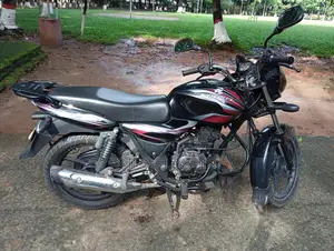 বাজাজ ডিসকভার ১০০ ২০১৭ লাল