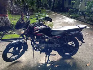 বাজাজ ডিসকভার ১০০ ২০১৭ লাল