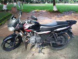 বাজাজ ডিসকভার ১০০ ২০১৭ লাল