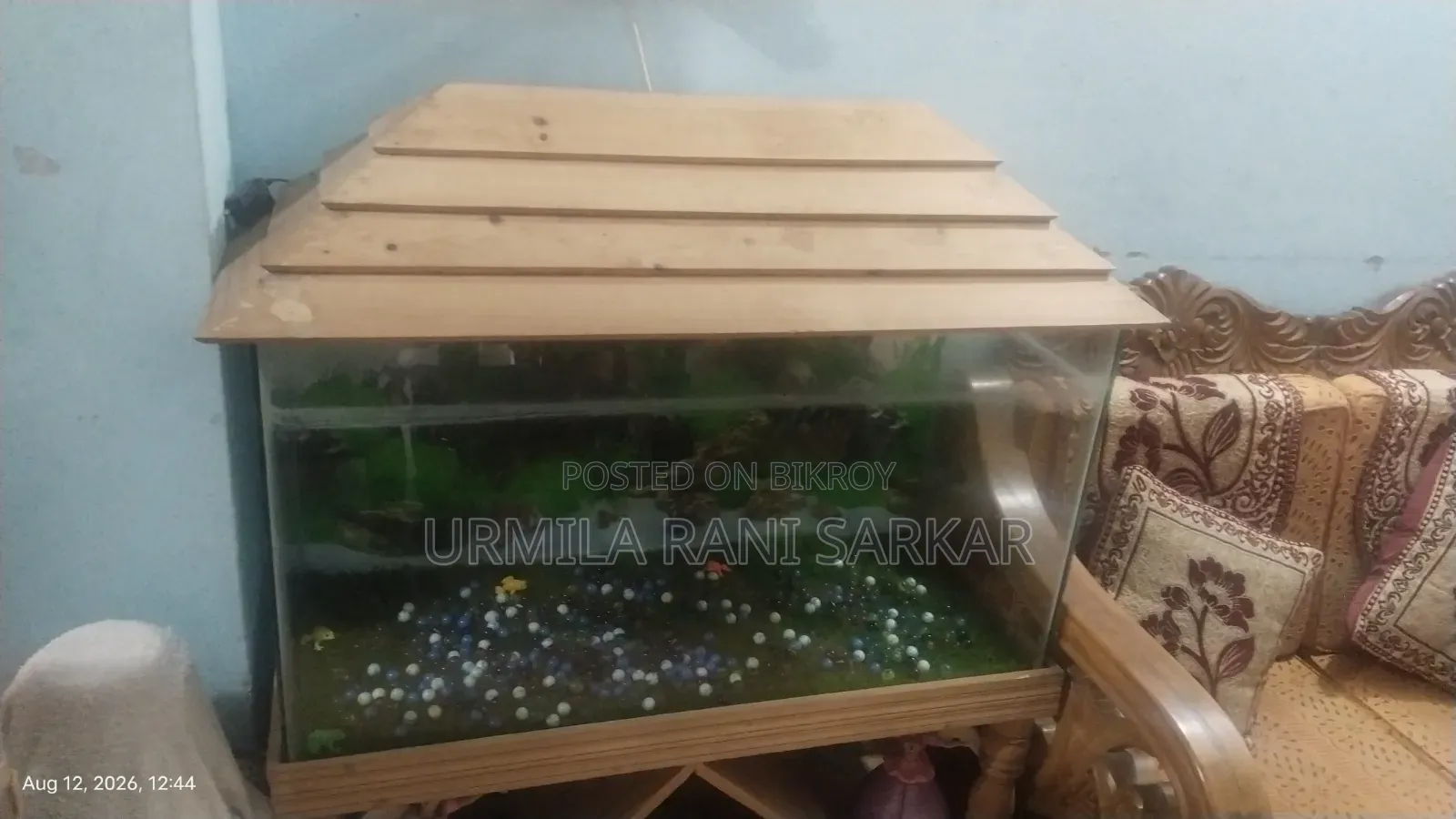 Aquarium for sale, height 32 cm, length 108 cm, width 37 cm.