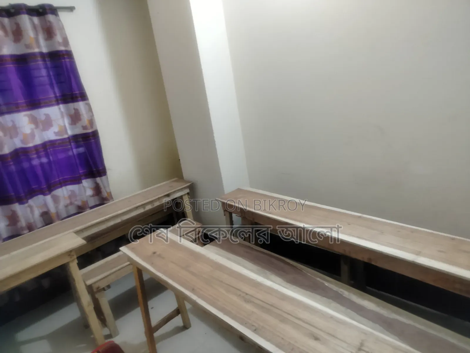 বেঞ্চ - স্টুডেন্ট পড়ানোর