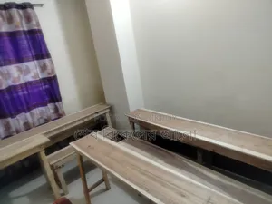 বেঞ্চ - স্টুডেন্ট পড়ানোর